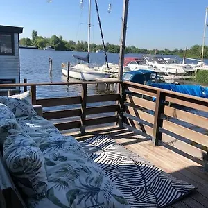 https://villa-waterwolf.utrechthotels.net